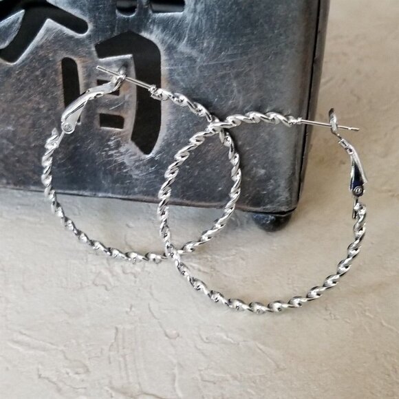 Sleek Twisted Rope Silver Tone Round Hoop Earrings 40mm 1.6" Long Leverback - Picture 3 of 6